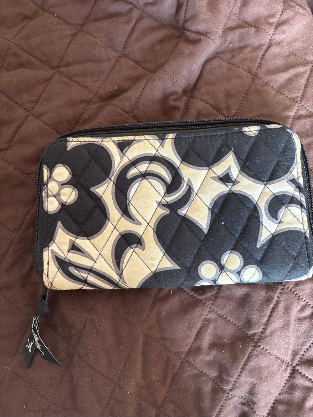 Vera Bradley Black and Cream Quilted Zip Wallet - Picture 1 of 6